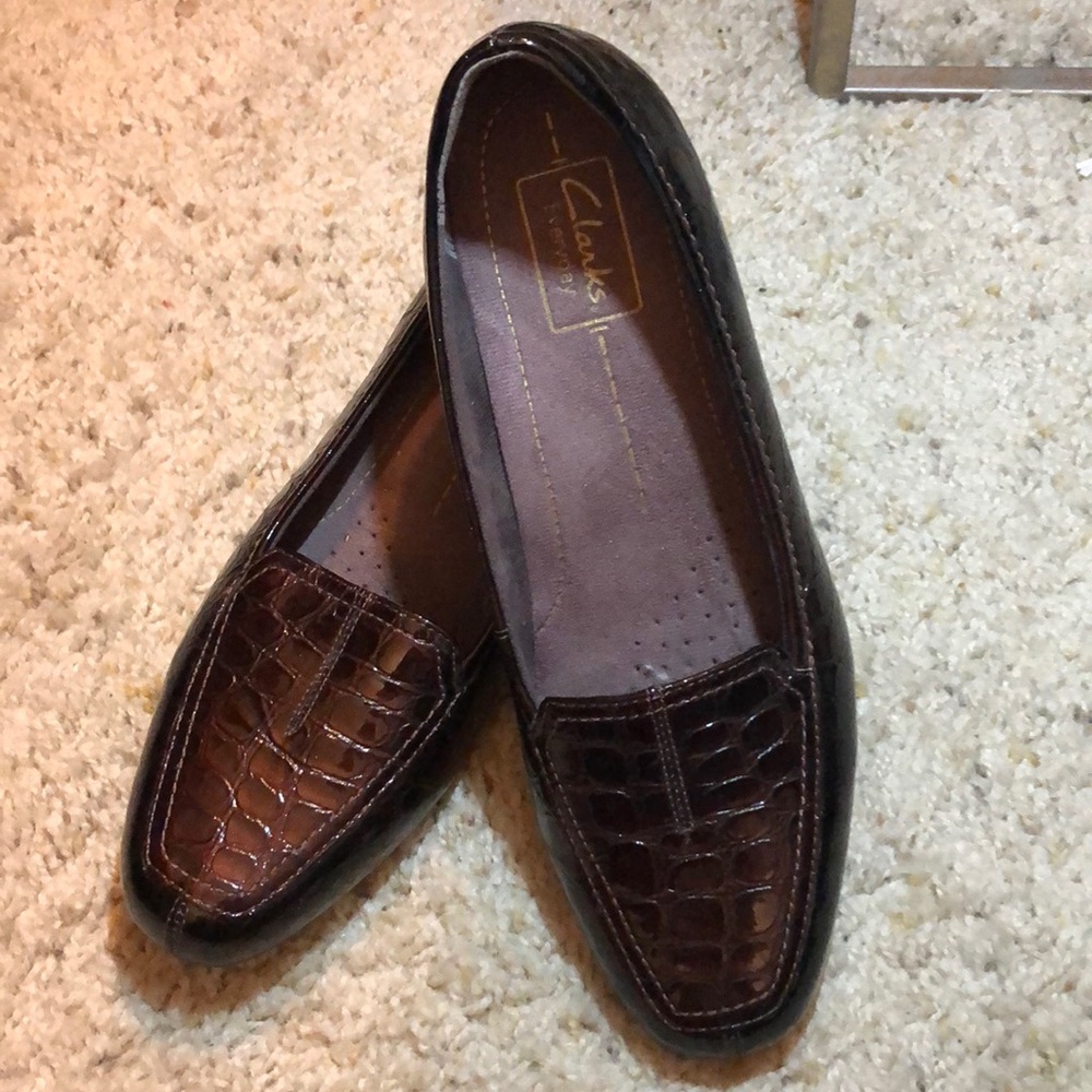 Clark’s Plum patent gator loafers - Clark’s - 8M